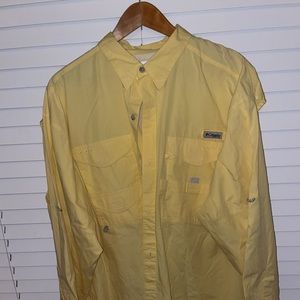 Columbia long sleeve fishing button up size XL color yellow